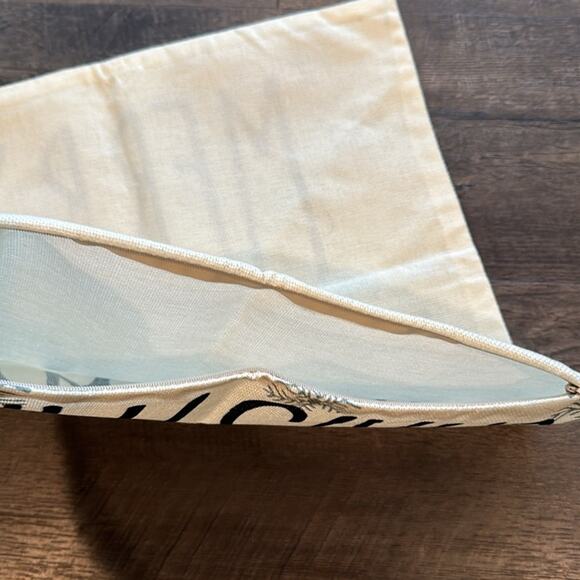 Merry Christmas Snowflake Indoor/Outdoor Holiday Neutral Pillow Cover NWOT - Picture 7 of 7